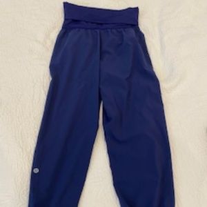 Lululemon Studio Crop with folder waist. Size 4.